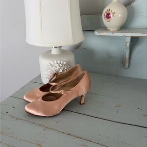 Capezio Poi de Soie Ballroom Shoes NWT